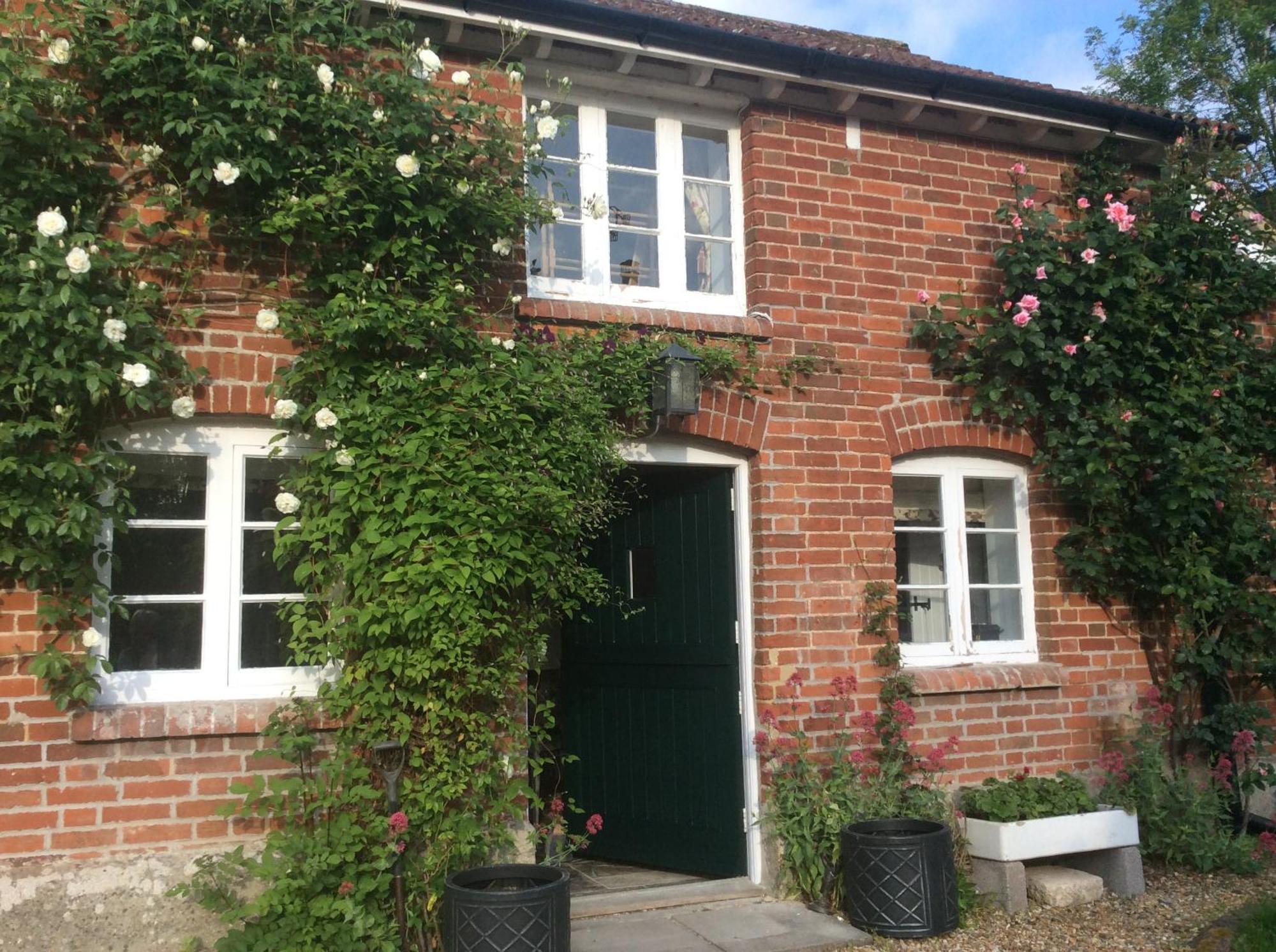 Stable Cottage Enford Exterior photo