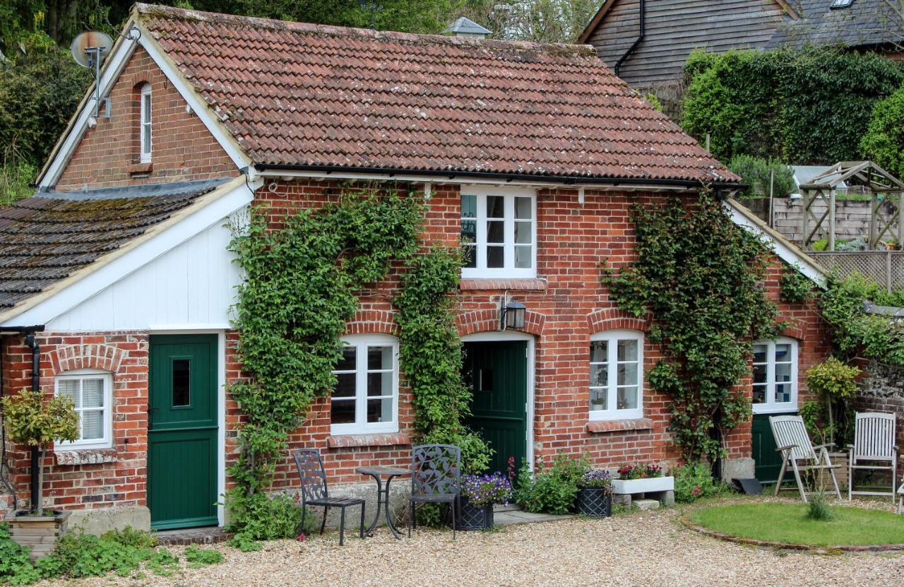 Stable Cottage Enford Exterior photo